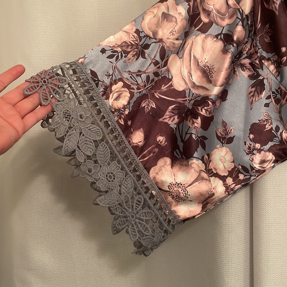 Silky Robe - Picture 2 of 3